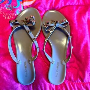 Women’s Fashion Nova sandals size 8